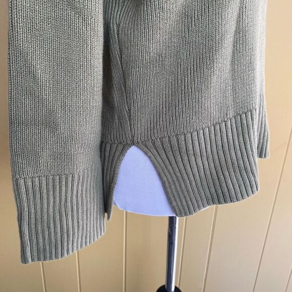 Abercrombie & Fitch women XS collared V-cut Longsleeve knit sweater brand new - Picture 5 of 9